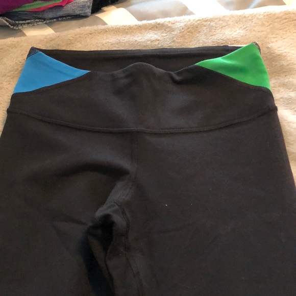 Black cropped leggings - Picture 2 of 3